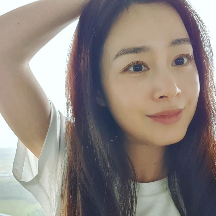 Hình ảnh hiếm hoi của Kim Tae Hee khoe nhan sắc trên MXH ở tuổi 43